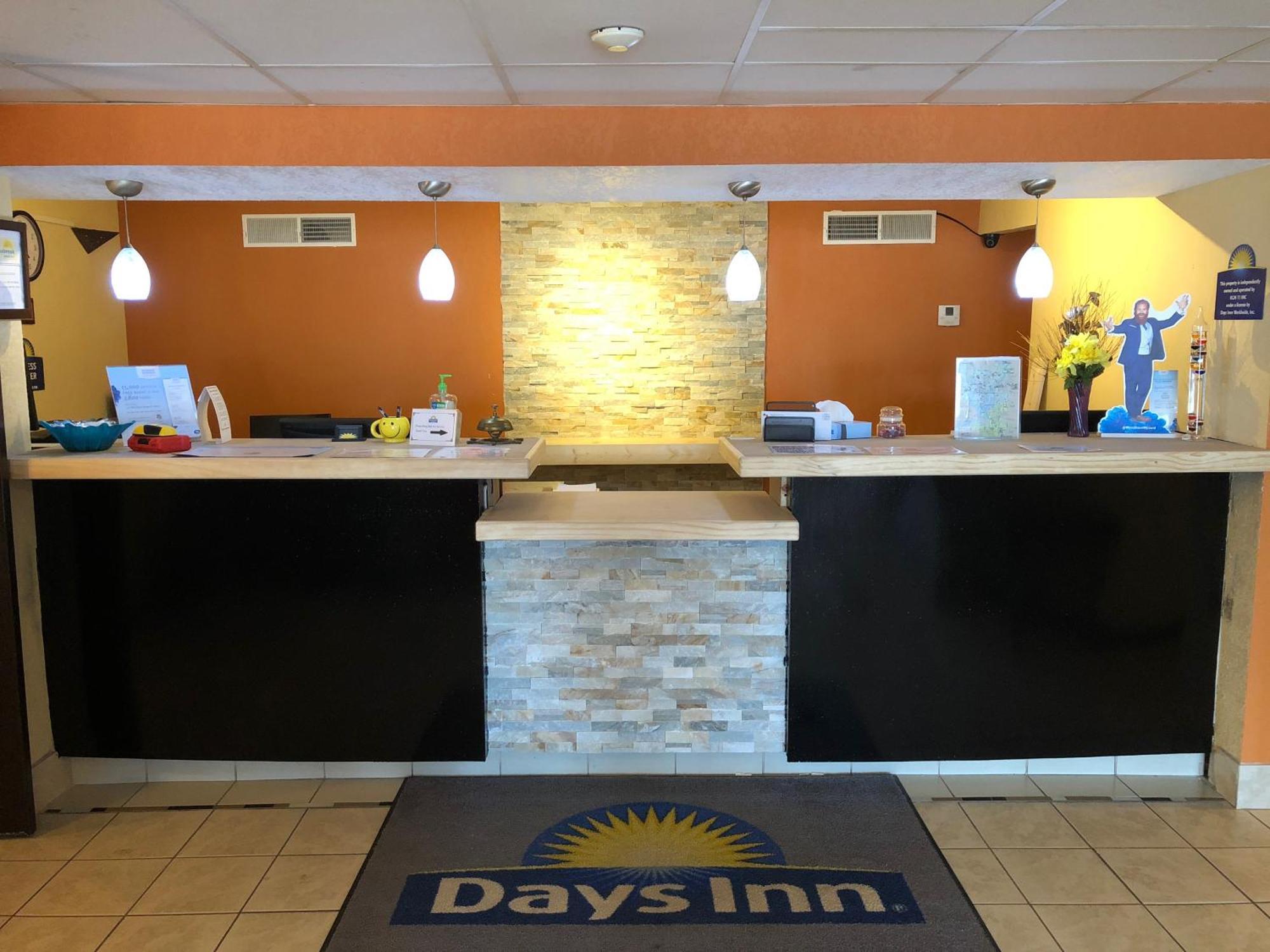 Days Inn & Suites By Wyndham Stevens Point Exterior foto